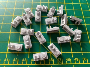 20 LEGO brand new light grey 4598526 PLATE 1X2 W. VERTICAL GRIP Star Wars Marvel - Picture 1 of 1