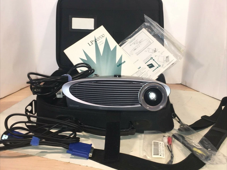 InFocus LP500 Projector 800x600  - Remote, Manuals, CD, Wires, Case included - Image 1 of 4