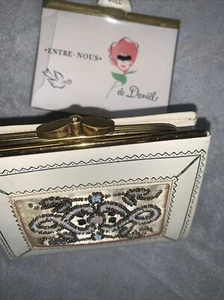 VINTAGE 1950's DANIEL de PARIS IVORY LEATHER BEADED FOLDING WALLET - Picture 1 of 5