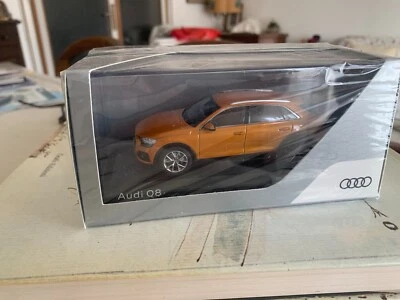 Audi Q8 1:43 nuovo sigillato 2018 Audi Collection arancione - Immagine 1 di 3