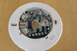 SYSTEM SENSOR B224BIA INTELLIGENT Isolator Base, ULC Listed ***MISSING COVER*** - Bild 1 von 4
