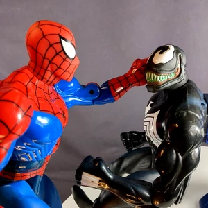 12-13 Zoll Venom & Spiderman Big Time Action Hero Toy Biz 1998 Punching Kicking - Bild 1 von 24