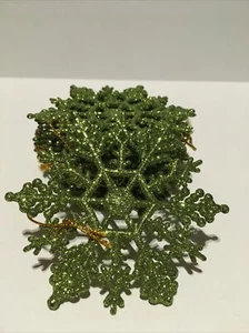 Menge 12 grüne Glitzer Schneeflocken 4" Christbaumschmuck - Bild 1 von 3