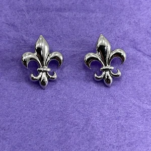 Simply Elegant Fleur-de-Lis Sterling Silver Stud Earrings .75" Long - Picture 1 of 4