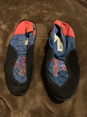 Spiderman Zapatos de Agua Traje de Baño Sandalia Disney 12 Niño Niña Marvel NUEVO De Colección Foto 1 de 4
