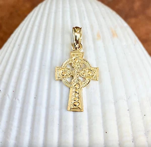 14KT Yellow Gold Small Textured Irish Celtic Eternity Circle Cross Pendant Charm - Picture 1 of 6