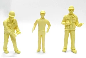 1 set 3x G Scale 1:22 - 1:25 Unpaint Worker Engineer Figures Model Train Railway - Picture 1 of 2