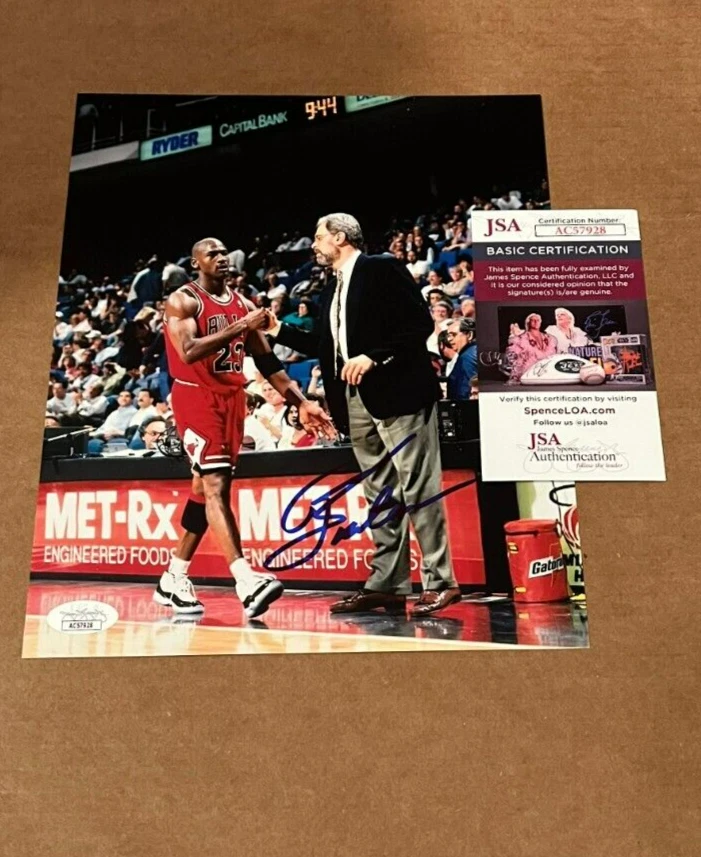 PHIL JACKSON SIGNED CHICAGO BULLS 8X10 PHOTO JSA CERTIFIED - Image 1 of 1