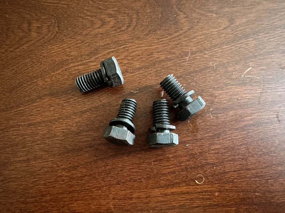 Original Armor Screws  For Tradesman Table Saw 10" Model#BTS10BW - Image 1 of 2