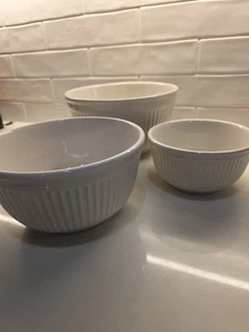 3 weiße Keramik verschachtelte Rührschüsseln Set, 0,5/1/1,5 Quart, Servieren, Salat, Backen - Bild 1 von 10