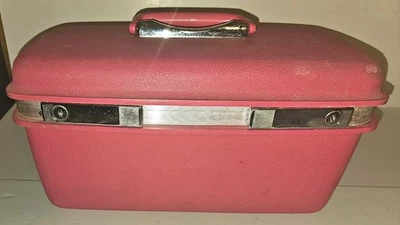 Vintage PINK Samsonite SATURN II Train Travel Case Makeup Cosmetic + Tray W/Keys - Image 1 of 4