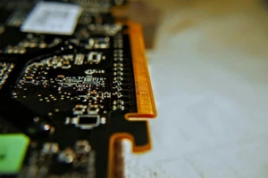 Asus pci express 256mb,vga/dvi/tv out,open gl - Picture 1 of 5