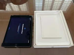 Apple iPad Pro (First Gen) 9.7” Wi-Fi Only 32 GB MLMN2LL/A - Picture 1 of 4