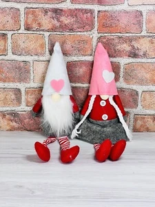Peluche Gnomo Día de San Valentín Hecho a Mano Regalo de San Valentín Corazón Suave Rosa Amor Sentado - Imagen 1 de 9