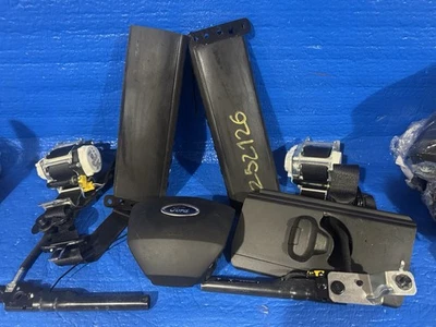 2020 2021 2022 Ford Explorer Driver Wheel & Drive & RightKnee Airbag & Seatbelts - Image 1 of 3