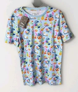 Camiseta Lilo & Stitch Loungefly Unisex Talla M AOP Libros Lectura Azul Nueva Con Etiquetas - Imagen 1 de 8