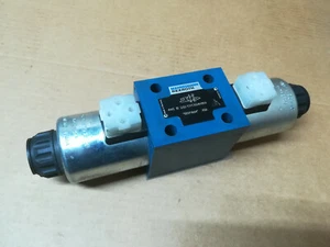 Mannesmann-Rexroth Wegeventil 4WE10D32/OFCG24N9K1. - Bild 1 von 2