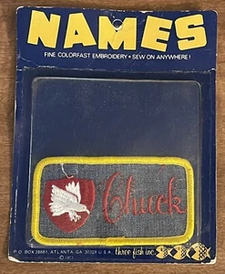 De Colección Años 70 Nombres CHUCK Cosidos Colorido Bordado Tres Peces Nuevo de Nuevo - Imagen 1 de 2