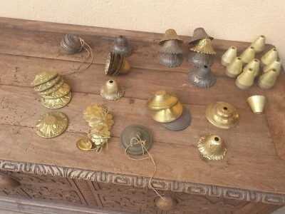 Lot ancien pavillon de lustre en laiton + 140 Pièces  - Photo 1/4