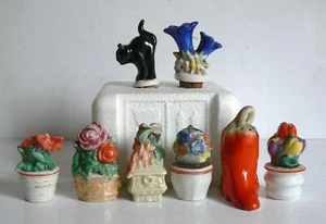 6 ANTIKE FIGÜRLICHE STREUER + FLASCHENSTOPFEN 1900 - 1950 BLUMEN IM TOPF + KATZE - Bild 1 von 4