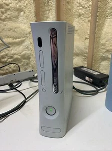   Microsoft Xbox 360 2009 White console only NO CORDS - RED RING OF DEATH!  - Picture 1 of 7