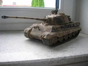 Seltener Panzer King Tiger / RED 333 / M. 1:32 / Forces of Valor - Bild 1 von 3