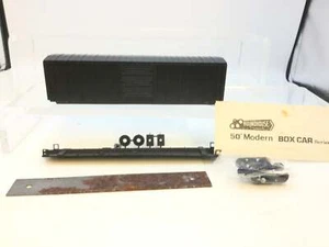 Roundhouse 1900 HO Gauge 50' Modern Box Car Kit - Picture 1 of 3