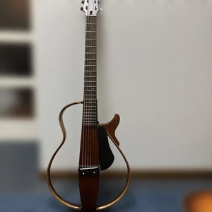 Yamaha SLG200S Chitarra elettrica silenziosa con custodia - Foto 1 di 6