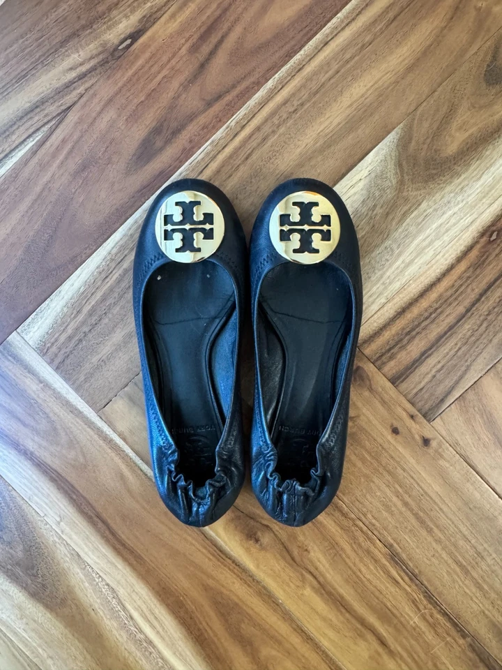 Sapatilhas de balé Tory Burch Caroline couro envernizado emblema dourado feminino tamanho 6.5 - Imagem 1 de 4