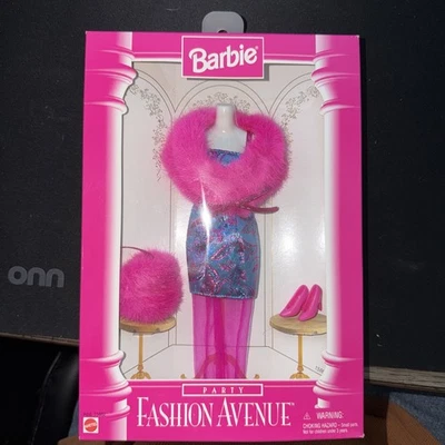 NUEVO EN CAJA 1996 Barbie Fashion Avenue Pack Fiesta Piel Rosa Azul Metálico Vestido Conjunto Foto 1 de 4