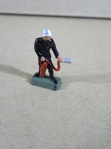 325T Vintage Starlux France Firefighters Plastic + Extinguisher Red H 0 13/16in - Picture 1 of 4
