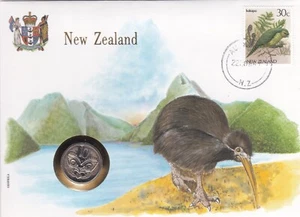 New Zealand: 1986: 30c bird stamp on coin cover (10c of 1985) - Picture 1 of 2