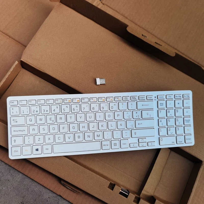 Spanish layout white wireless keyboard for LG - Image 1 of 4
