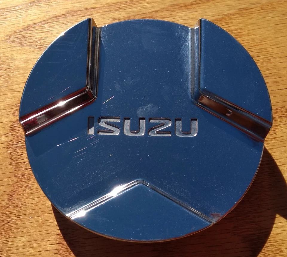 Isuzu Axiom Amigo center cap, chrome,  2002-2004 part number 897314 7630-03 04 - Image 1 of 3