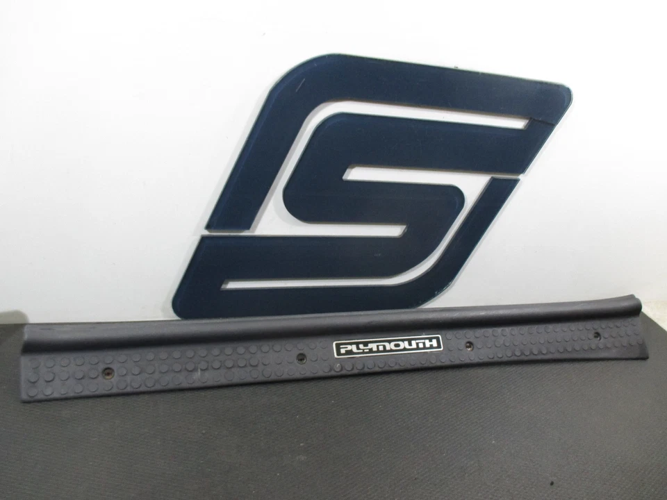 Placa de desgaste de umbral de puerta de pasajero derecho láser Plymouth 1992 Foto 1 de 4