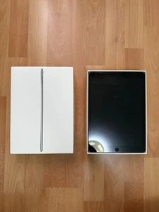 Apple iPad Pro 1. Gen 128GB, Wi-Fi, 9,7 Zoll - Space Grau A1673 MLMV2FD/A - Bild 1 von 9