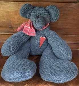 Oso sentado de felpa azul de 9" hecho a mano de calidad adorable vintage. Él es todo corazón. - Imagen 1 de 6