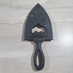 Antiguo remache de pala de hierro fundido con 3 patas marcado - Imagen 1 de 11