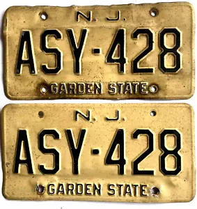 VINTAGE 1959 NEW JERSEY YELLOW NON-REFLECTIVE METAL LICENSE PLATE SET #ASY-428 - Picture 1 of 2