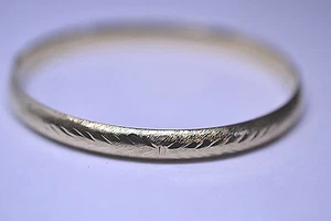 BRACCIALE CON CERNIERA IN ORO GIALLO 14K LARGO 1/4" DESIGN INCISO SI APRE 5,3 GRAMMI - Foto 1 di 7