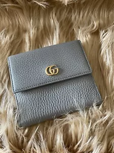Billetera GUCCI GG Marmont plegable con solapa francesa gris cuero guijarros - Imagen 1 de 15