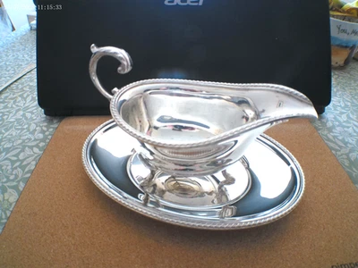 Vintage E.P.N.S. Grande barca per salse/gravy tre piedi con piattino abbinato. - Immagine 1 di 4