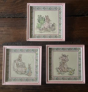 3er Set Vintage rosa handkoloriert selten Beatrix Potter Peter Rabbit gerahmter Druck - Bild 1 von 9