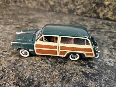 Franklin Mint Precision Models 1950 Ford Woody Station Wagon ~ Green 1:43 (1024) - Image 1 of 4