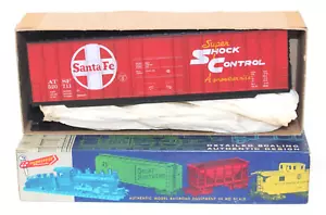 Roundhouse 1821 HO 50' Rib Side Hi Cube Box Kit Auto ATSF 520711 Rosso Nuovo con scatola - Foto 1 di 2