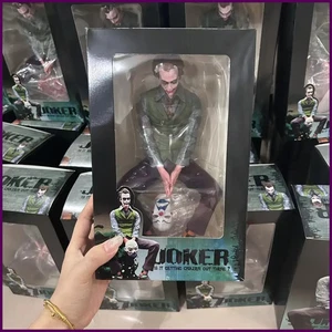 2025 Neu 24cm Joker Heath Ledger Actionfigur sitzender Anzug Handheld Joker Maske - Bild 1 von 24