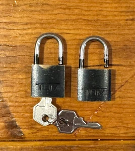 TUMI Kofferschloss mit Schluessel Lock with Key Vintage x2 black - Bild 1 von 2
