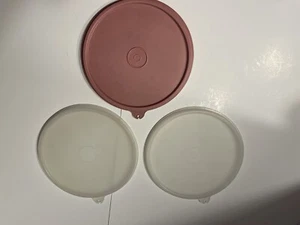 Tupperware Lote de 3 Tapas/Sellos de Repuesto #227 6" 2 Hojas y 1 Rosa - Imagen 1 de 2