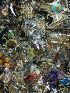 💎ESTATE VINTAGE TO NOW COSTUME JEWELRY LOT 15 Pc NO JUNK NECKLACE BROOCH EAR💎 - Picture 1 of 12
