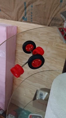 Camión cisterna HESS 1977 vintage repuesto original doble rueda, neumático y eje Foto 1 de 2